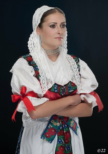 Молдаванка в национальном костюме