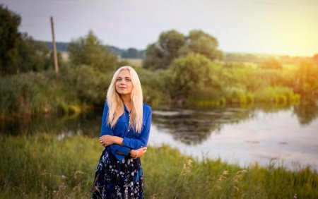 Красивые блондинки на природе