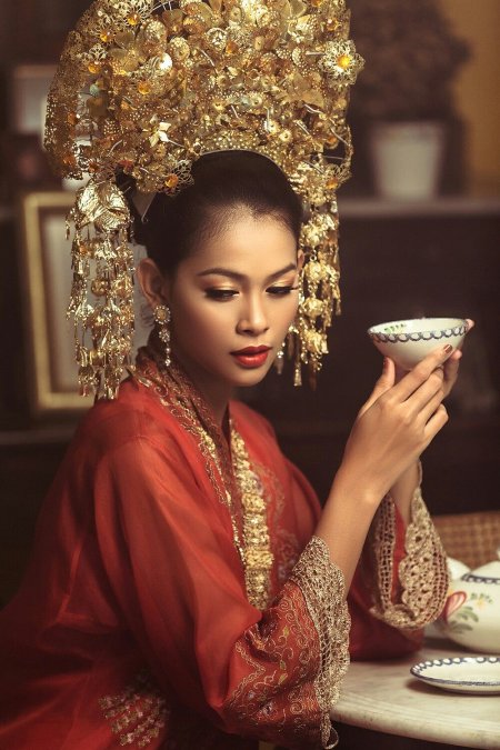 Головной убор индонезийских красоток