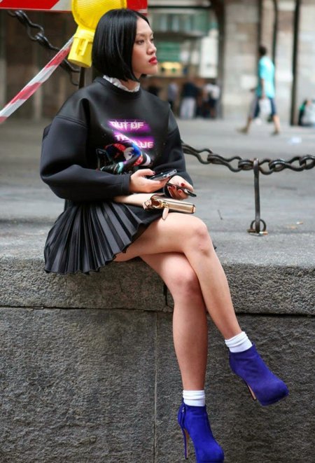 Девушки с носками