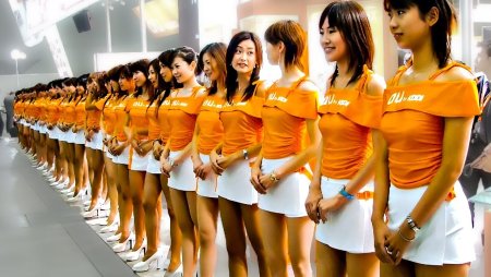 Много китайских девушек