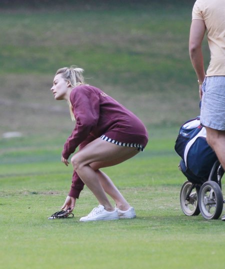 Марго Робби в гольфах