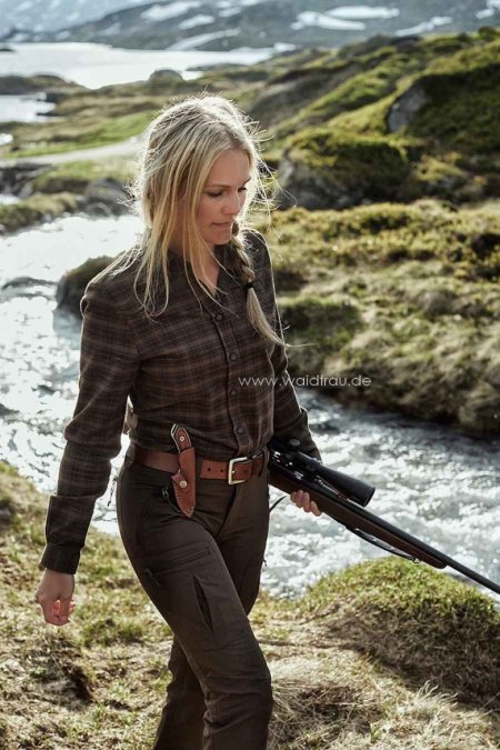 Девушка охотник