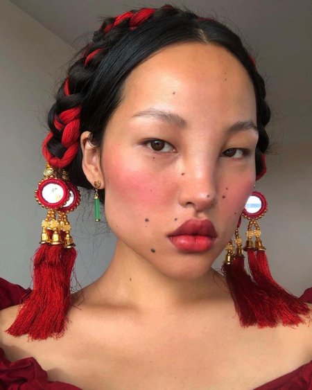 Модель из Непала Цунайна