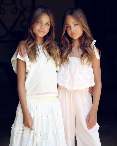 Авы и Лии Клементс близняшки