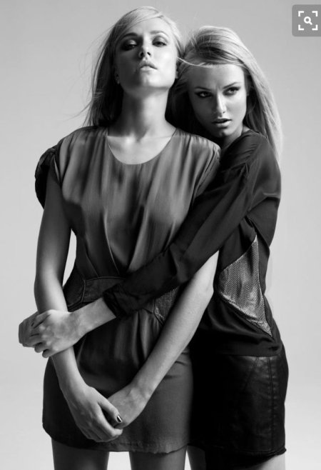 Две девушки