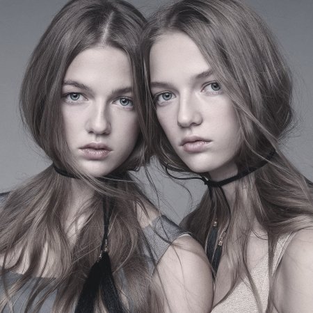 Девушки Близнецы