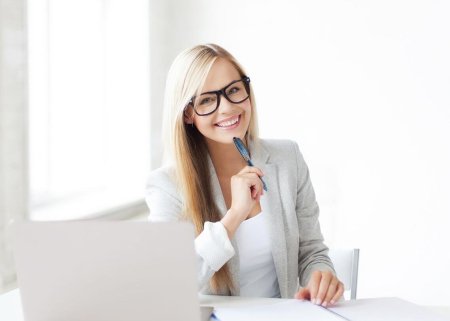 Девушка менеджер