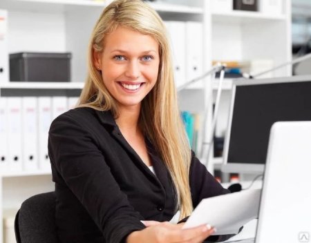 Женщина в офисе