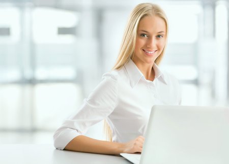 Красивая девушка менеджер