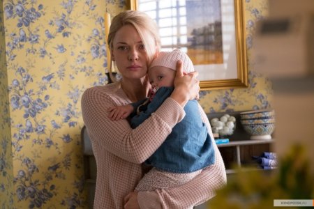 Ребекка Фергюсон в фильме девушка в поезде