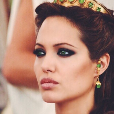 Анджелина Джоли Александр 2004