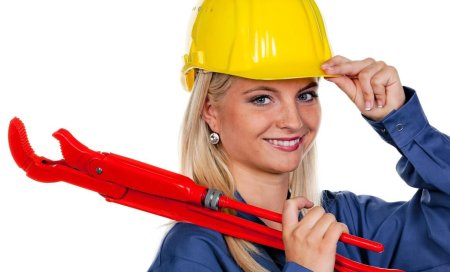 Девушка сантехник