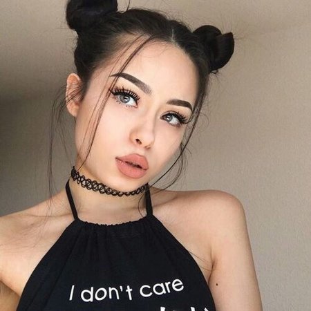 Милые девушки с чекером