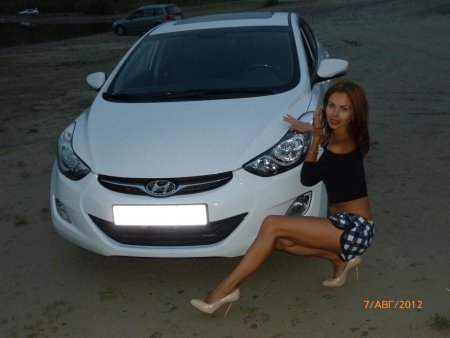 Хендай Солярис с девушкой