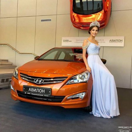 Хендай Солярис с девушкой