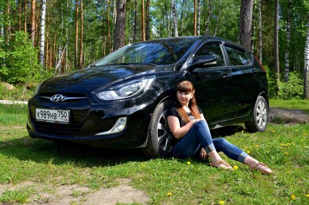 Хендай Солярис черный на природе