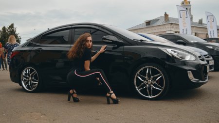 Солярис чёрная и девушка