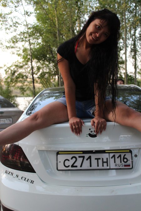 Хендай Солярис с девушкой