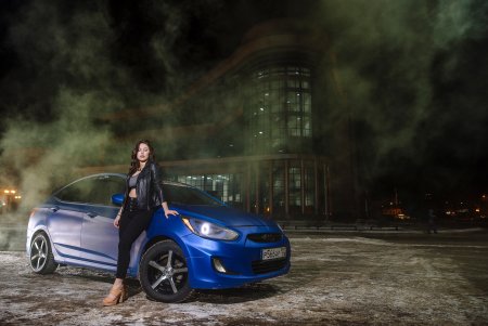 Хендай Солярис с девушкой