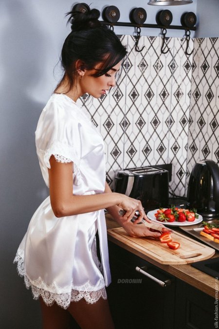 Ева Лонгория в фартуке