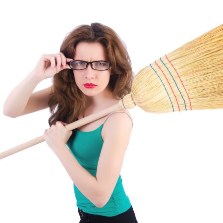 Женщина с метелкой