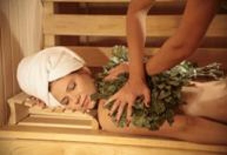 Массаж веником в бане