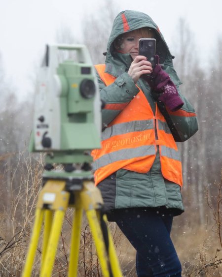 Геодезист женщина
