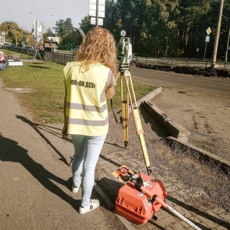 Девушки геодезистки