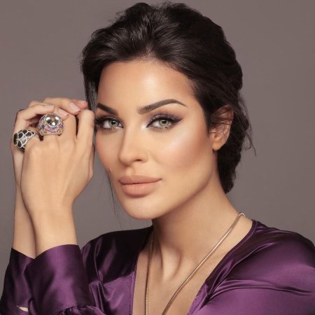 Надин Нассиб