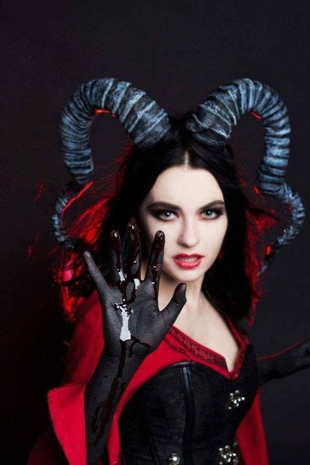 Косплей Лилит демон