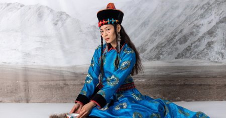 Бурятский национальный костюм женский