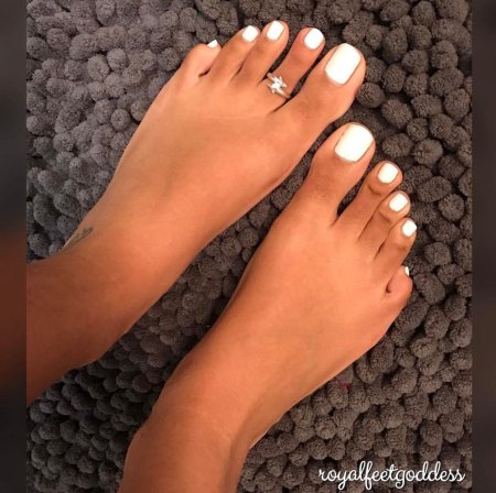 Педикюр на загорелой коже