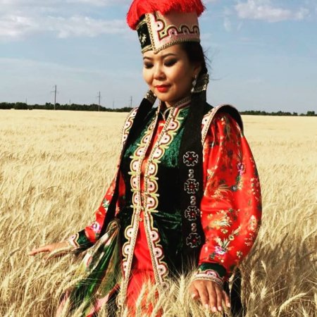 Диана Босхомджиева костюмы