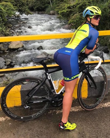 Ноги велосипедисток