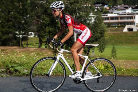 Спортивный шоссейный велосипед