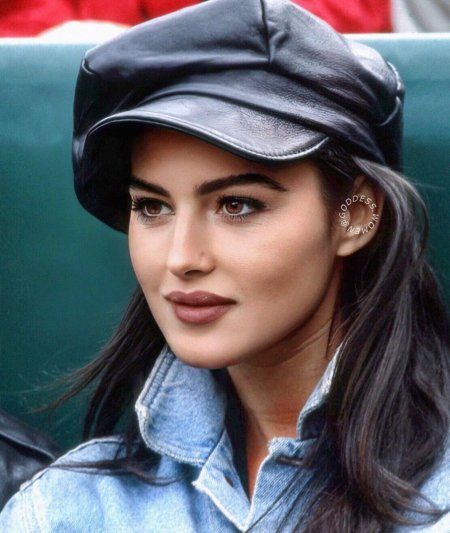 Моника Белуччи в молоости