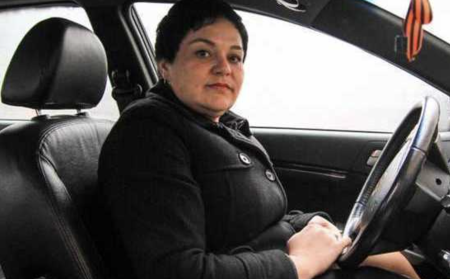 Богатая женщина ищет водителя личного