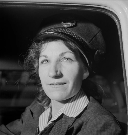 Первая в СССР женщина таксист