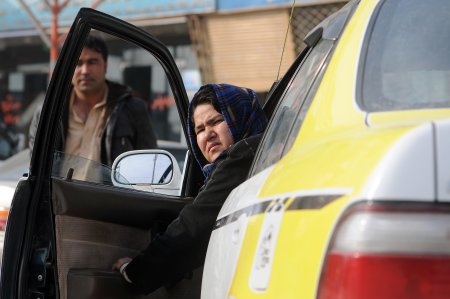 Женщина таксист