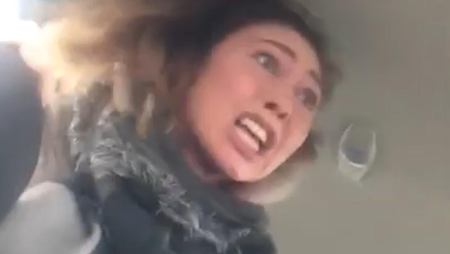 Неадекватная девушка