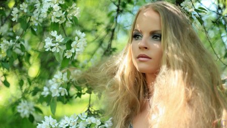 Девушка Весна