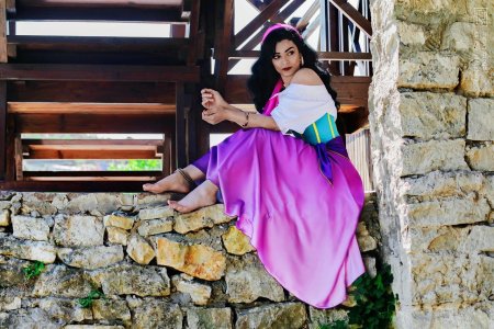 Эсмеральда Дисней босиком