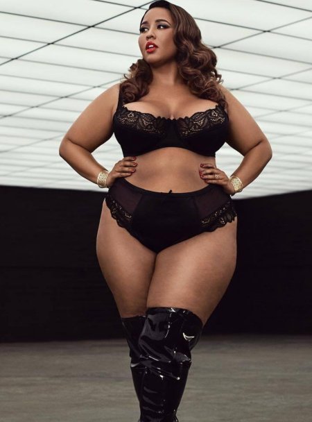 Эмбер Нова плюс сайз