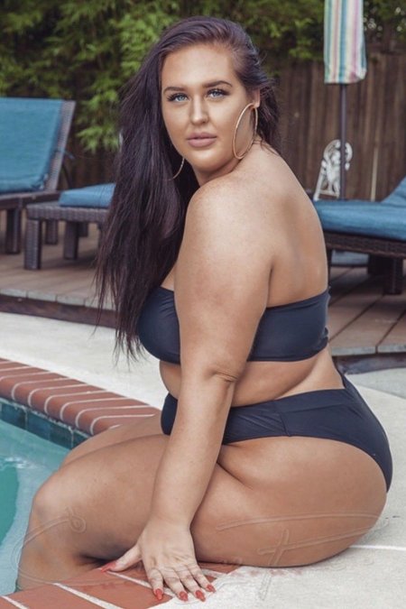 Пышка Эмбер Рейн анус