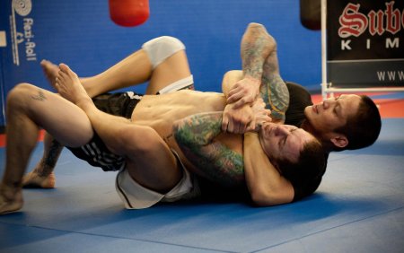 Прием джиу джитсу треугольник