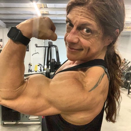 Женский бицепс