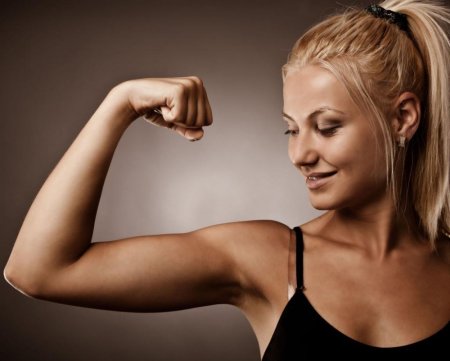 Красивые женские плечи