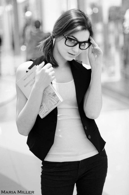 Красивые девушки в очках