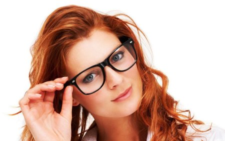 Девушка в очках